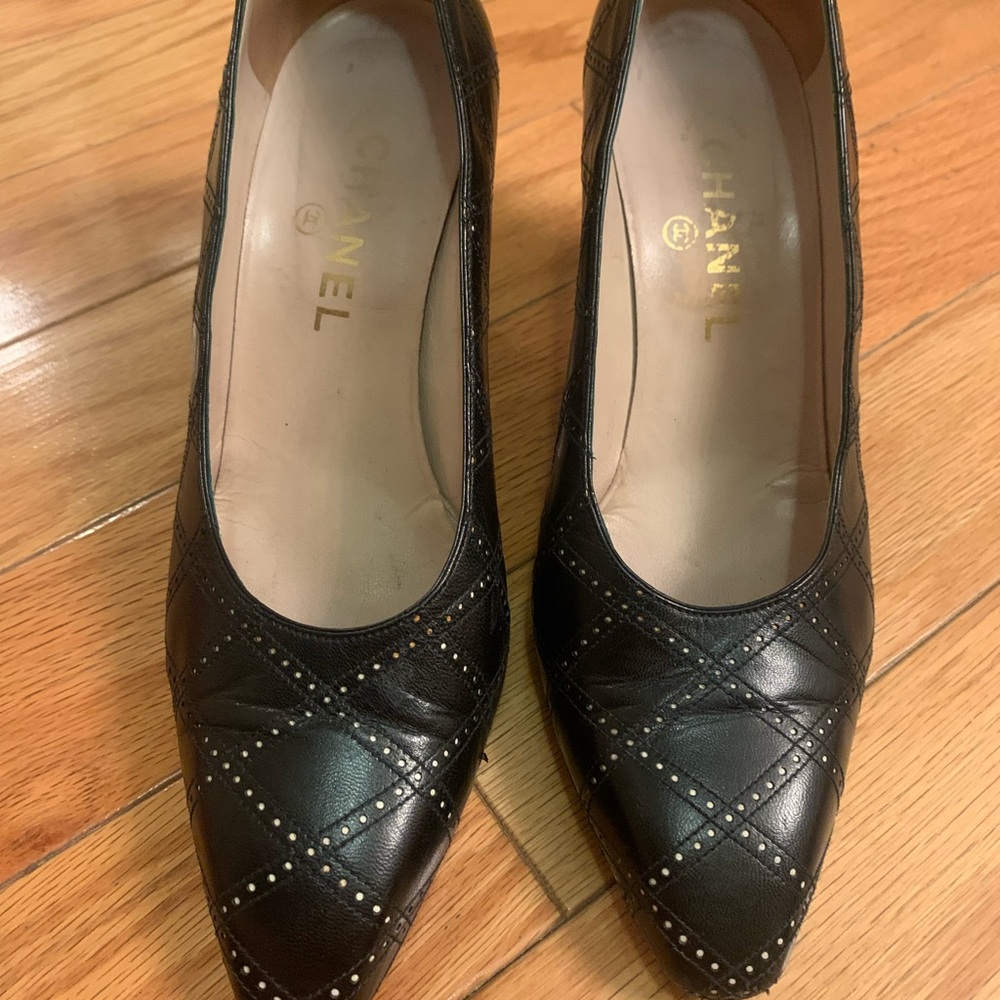 Chanel Heels in Black Leather with White Design